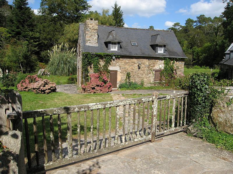 Jolie maison sur le chemin