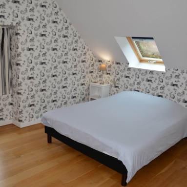 Lit de la chambre d'hôtes 