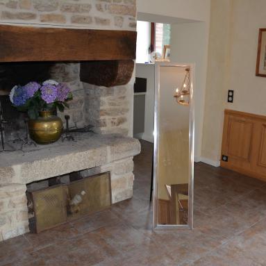 Grande cheminée du gîte